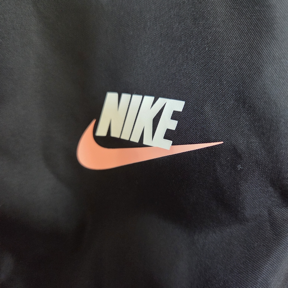 MENS NIKE SMALL LIGHTWEIGHT WINDBREAKER JACKET 80'S VIBE LIKE NEW - Picture 3 of 4